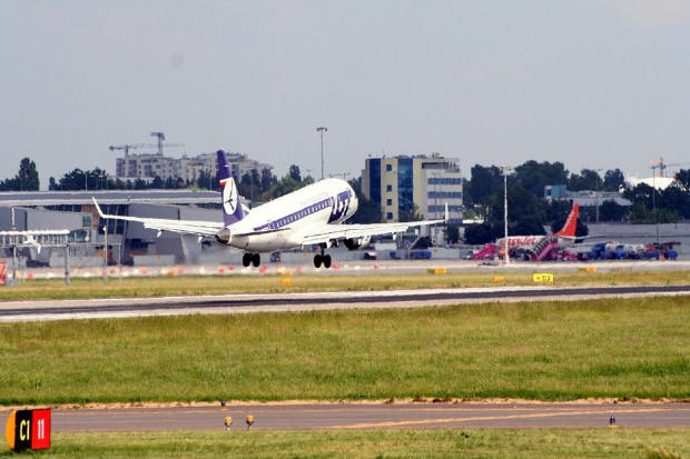 SP-LIF
Embraer ERJ-175
LOT Polskie Linie Lotnicze #samoloty #lotnisko