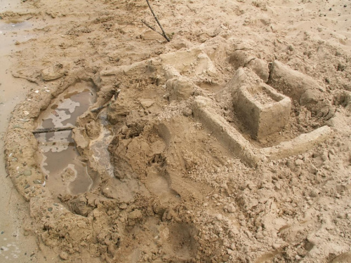 Zamek z piasku na plaży w Kryspinowie ;-)