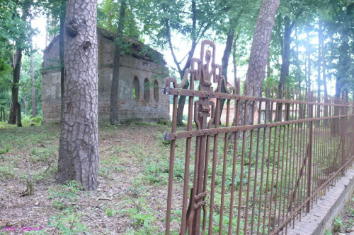 Imionek - dewastacja ogrodzenia cmentarnego #KaplicaWImionku #Imionek