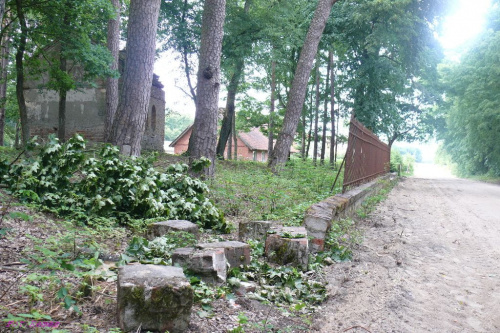 Kaplica na cmentarzu w Imionku #KaplicaWImionku #Imionek