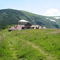 Stacje badawcze, botaniczna i meteorologiczna na Połoninie Pożyżewskiej.