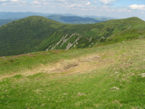 Widok ku masywom Homuła i Szpyci.