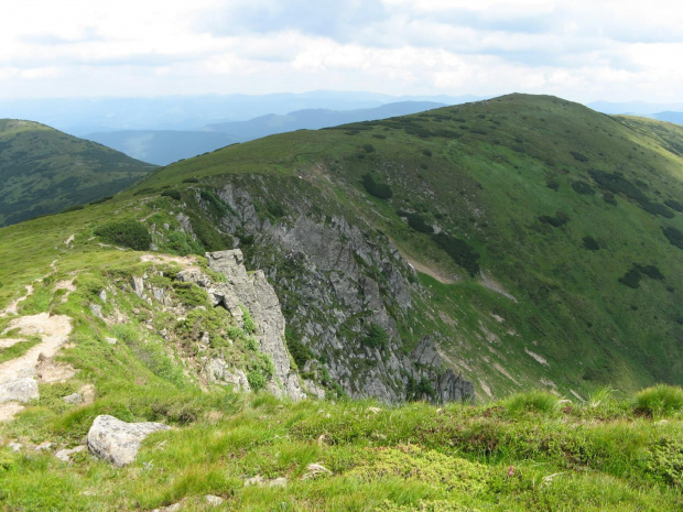 Szpyci /1864m/, na lewo stoki Homuła.