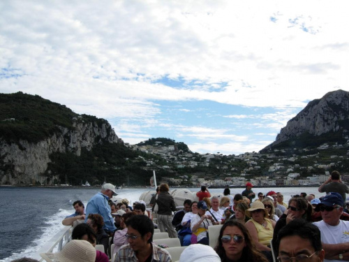 Wodolot opuszcza port na Capri, płyniemy do Neapolu