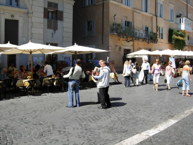 Kapela przed restauracją na Placu Navona, gdzie jedliśmy obiad