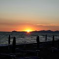 Zachód słońca w Baia Domizia w Italii pod Neapolem
