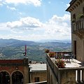 San Marino - najmniejsza republika na świecie położona na górze - spacer po mieście - stolicy.