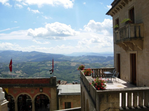 San Marino - najmniejsza republika na świecie położona na górze - spacer po mieście - stolicy.