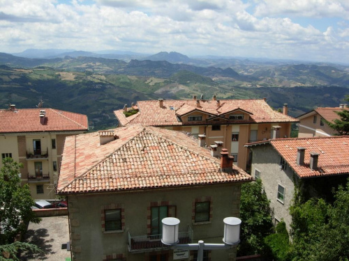 San Marino - najmniejsza republika na świecie położona na górze - spacer po mieście stolicy.