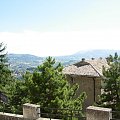 San Marino - najmniejsza republika na świecie połozona na górze - spacer po mieście - stolicy.