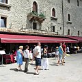 San Marino - najmniejsza republika na świecie położona na górze - spacer po mieście stolicy.