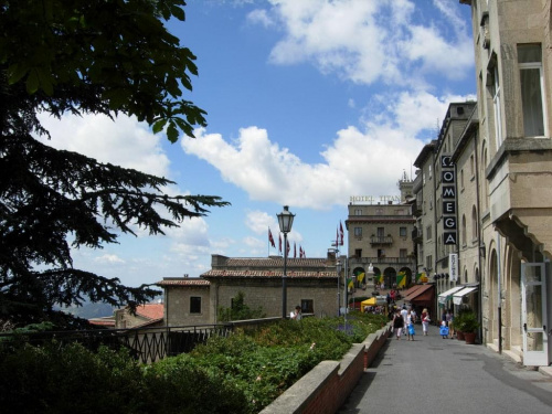 San Marino - najmniejsza republika na świecie położona na górze - spacer po mieście stolicy.