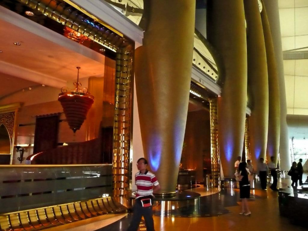 Wnętrze 7* hotelu Burj Al Arab