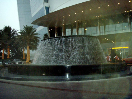 Przed 7* hotelem Burj Al Arab