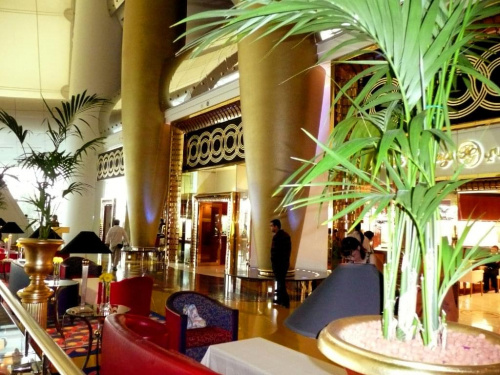 Wnętrze 7* hotelu Burj Al Arab