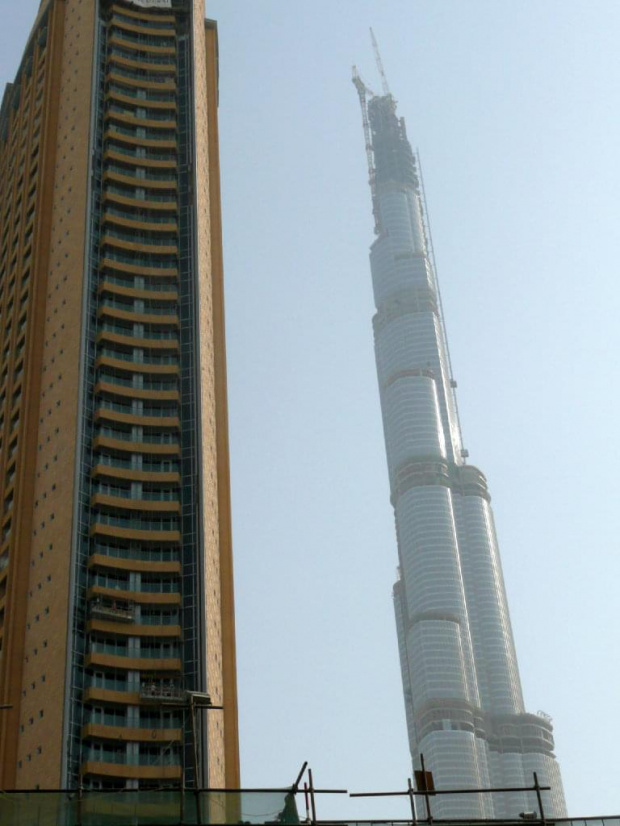 Burj Dubaj. Najwyższy budynek świata - ciągle w budowie