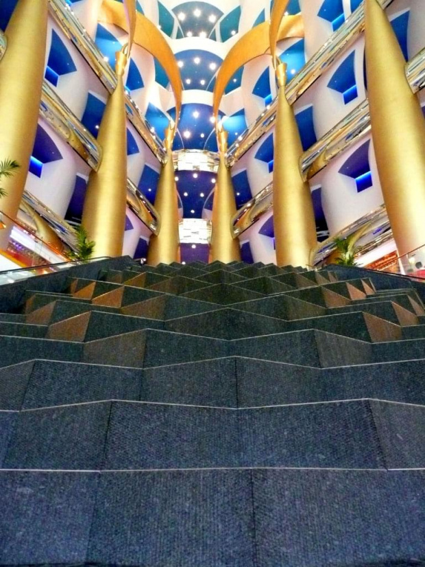 Wnętrze 7* hotelu Burj Al Arab