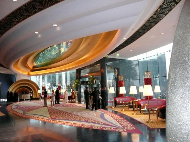 Wnętrze 7* hotelu Burj Al Arab