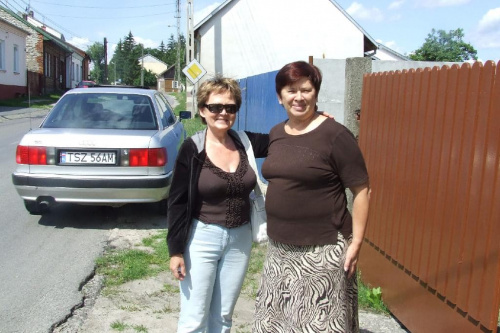 Ania z dawną przyjaciółką Ewą G. w Kurozwękach.