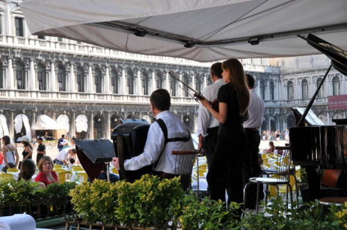Wenecja - orkiestra na Placu św. Marka, przy jednej z restauracji.