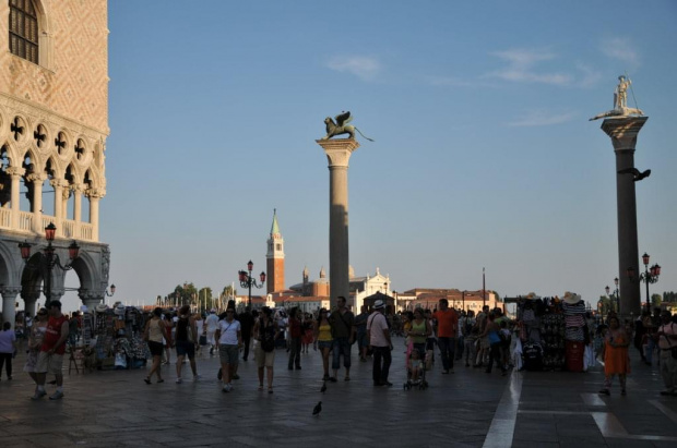 Wenecja - słynne kolumny na nabrzeżu przy Placu św. Marka.