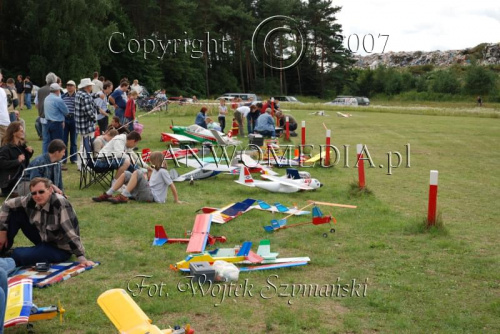 Zawody Modeli Latających Wynalazków
IX AERO MODEL SHOW 2007
www.ANWOMEDIA.pl Linowiec koło Starogardu Gdańskiego 01.07.2007r.