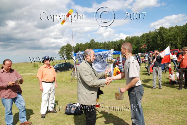 Zawody Modeli Latających Wynalazków
IX AERO MODEL SHOW 2007
www.ANWOMEDIA.pl Linowiec koło Starogardu Gdańskiego 01.07.2007r.