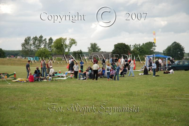 Zawody Modeli Latających Wynalazków
IX AERO MODEL SHOW 2007
www.ANWOMEDIA.pl Linowiec koło Starogardu Gdańskiego 01.07.2007r.