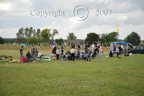 Zawody Modeli Latających Wynalazków
IX AERO MODEL SHOW 2007
www.ANWOMEDIA.pl Linowiec koło Starogardu Gdańskiego 01.07.2007r.