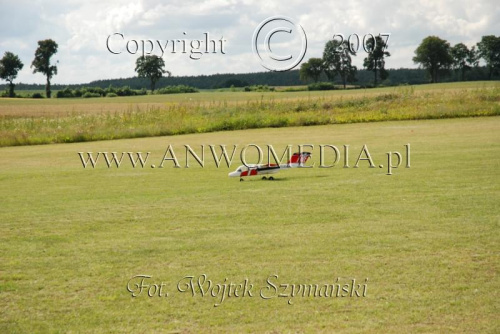 Zawody Modeli Latających Wynalazków
IX AERO MODEL SHOW 2007
www.ANWOMEDIA.pl Linowiec koło Starogardu Gdańskiego 01.07.2007r.