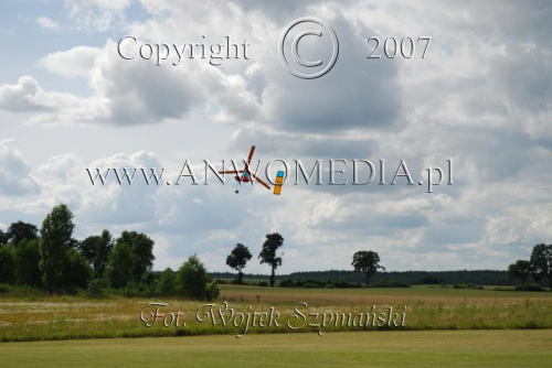 Zawody Modeli Latających Wynalazków
IX AERO MODEL SHOW 2007
www.ANWOMEDIA.pl Linowiec koło Starogardu Gdańskiego 01.07.2007r.