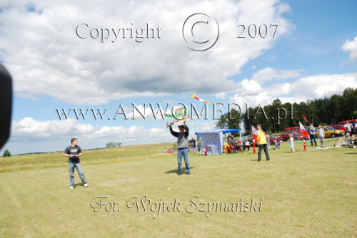 Zawody Modeli Latających Wynalazków
IX AERO MODEL SHOW 2007
www.ANWOMEDIA.pl Linowiec koło Starogardu Gdańskiego 01.07.2007r.