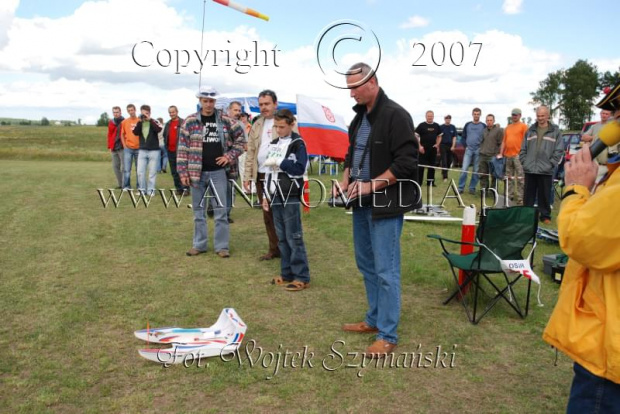 Zawody Modeli Latających Wynalazków
IX AERO MODEL SHOW 2007
www.ANWOMEDIA.pl Linowiec koło Starogardu Gdańskiego 01.07.2007r.