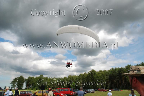 Zawody Modeli Latających Wynalazków
IX AERO MODEL SHOW 2007
www.ANWOMEDIA.pl Linowiec koło Starogardu Gdańskiego 01.07.2007r.