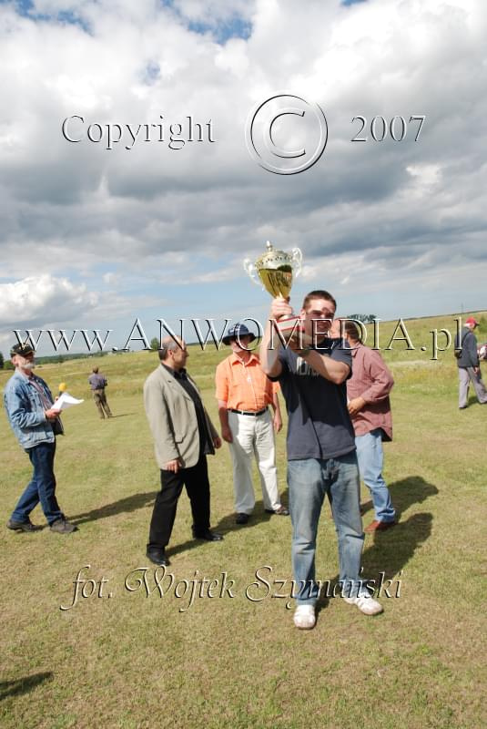 Zawody Modeli Latających Wynalazków
IX AERO MODEL SHOW 2007
www.ANWOMEDIA.pl Linowiec koło Starogardu Gdańskiego 01.07.2007r.