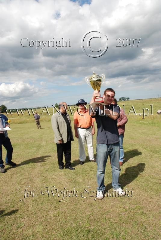 Zawody Modeli Latających Wynalazków
IX AERO MODEL SHOW 2007
www.ANWOMEDIA.pl Linowiec koło Starogardu Gdańskiego 01.07.2007r.