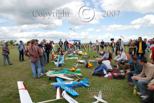 Zawody Modeli Latających Wynalazków
IX AERO MODEL SHOW 2007
www.ANWOMEDIA.pl Linowiec koło Starogardu Gdańskiego 01.07.2007r.