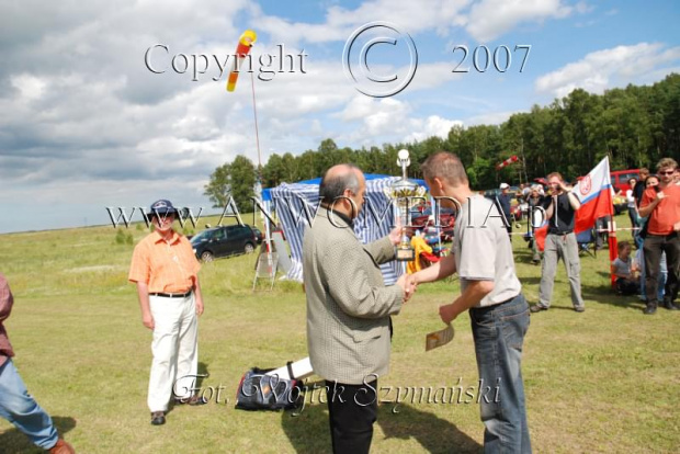 Zawody Modeli Latających Wynalazków
IX AERO MODEL SHOW 2007
www.ANWOMEDIA.pl Linowiec koło Starogardu Gdańskiego 01.07.2007r.