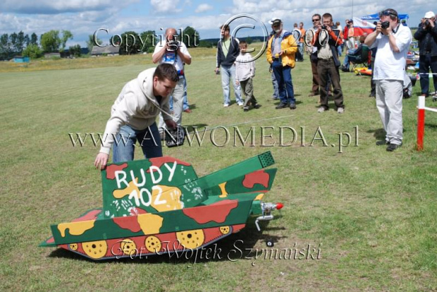 Zawody Modeli Latających Wynalazków
IX AERO MODEL SHOW 2007
www.ANWOMEDIA.pl Linowiec koło Starogardu Gdańskiego 01.07.2007r.