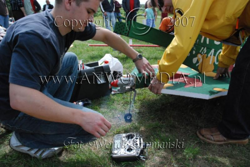 Zawody Modeli Latających Wynalazków
IX AERO MODEL SHOW 2007
www.ANWOMEDIA.pl Linowiec koło Starogardu Gdańskiego 01.07.2007r.