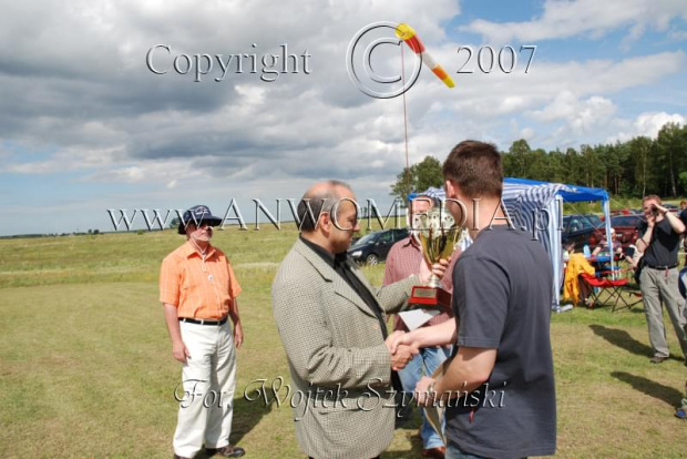 Zawody Modeli Latających Wynalazków
IX AERO MODEL SHOW 2007
www.ANWOMEDIA.pl Linowiec koło Starogardu Gdańskiego 01.07.2007r.