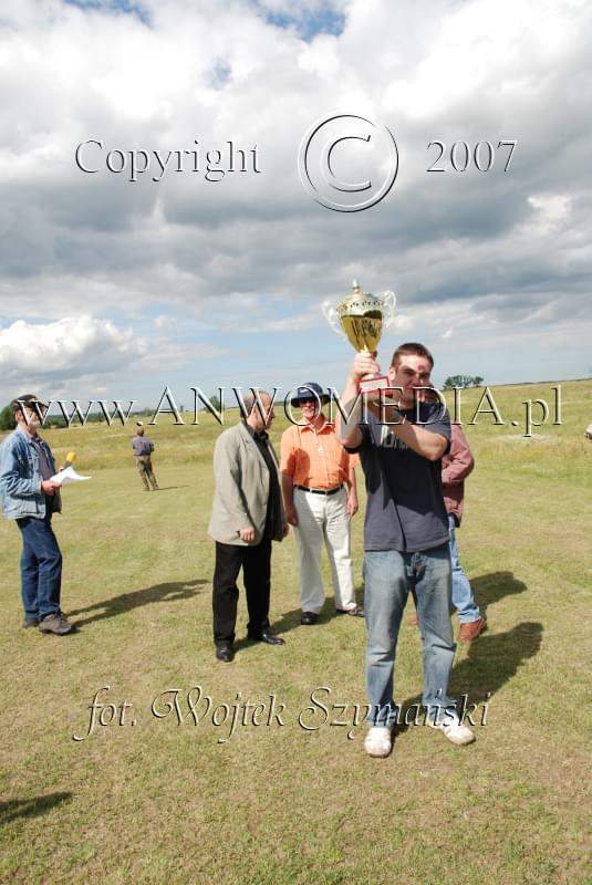 Zawody Modeli Latających Wynalazków
IX AERO MODEL SHOW 2007
www.ANWOMEDIA.pl Linowiec koło Starogardu Gdańskiego 01.07.2007r.