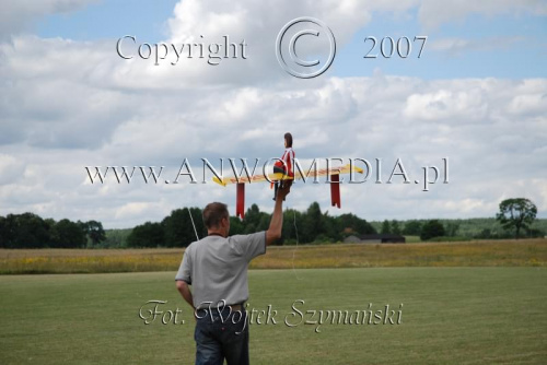 Zawody Modeli Latających Wynalazków
IX AERO MODEL SHOW 2007
www.ANWOMEDIA.pl Linowiec koło Starogardu Gdańskiego 01.07.2007r.