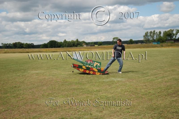 Zawody Modeli Latających Wynalazków
IX AERO MODEL SHOW 2007
www.ANWOMEDIA.pl Linowiec koło Starogardu Gdańskiego 01.07.2007r.