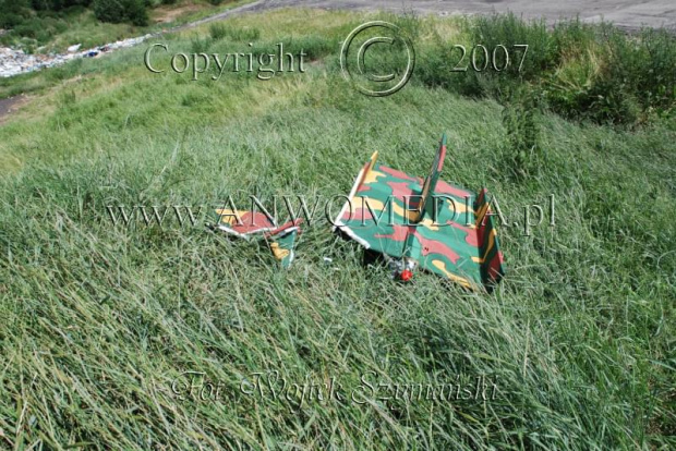 Zawody Modeli Latających Wynalazków
IX AERO MODEL SHOW 2007
www.ANWOMEDIA.pl Linowiec koło Starogardu Gdańskiego 01.07.2007r.