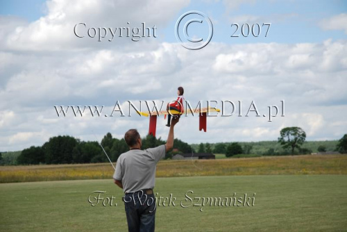 Zawody Modeli Latających Wynalazków
IX AERO MODEL SHOW 2007
www.ANWOMEDIA.pl Linowiec koło Starogardu Gdańskiego 01.07.2007r.