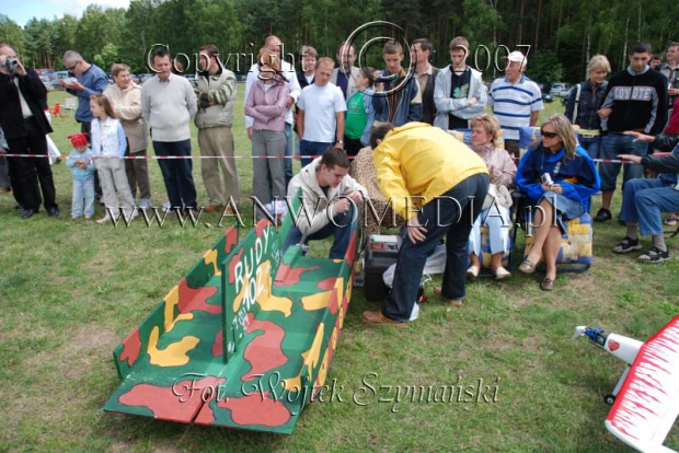 Zawody Modeli Latających Wynalazków
IX AERO MODEL SHOW 2007
www.ANWOMEDIA.pl Linowiec koło Starogardu Gdańskiego 01.07.2007r.