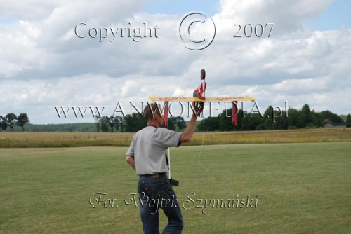 Zawody Modeli Latających Wynalazków
IX AERO MODEL SHOW 2007
www.ANWOMEDIA.pl Linowiec koło Starogardu Gdańskiego 01.07.2007r.