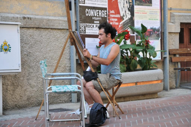 San Marino - rysownik czekając na klienta, tworzy sam.