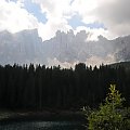 Jezioro Cvarezza al Lago w Dolomitach.